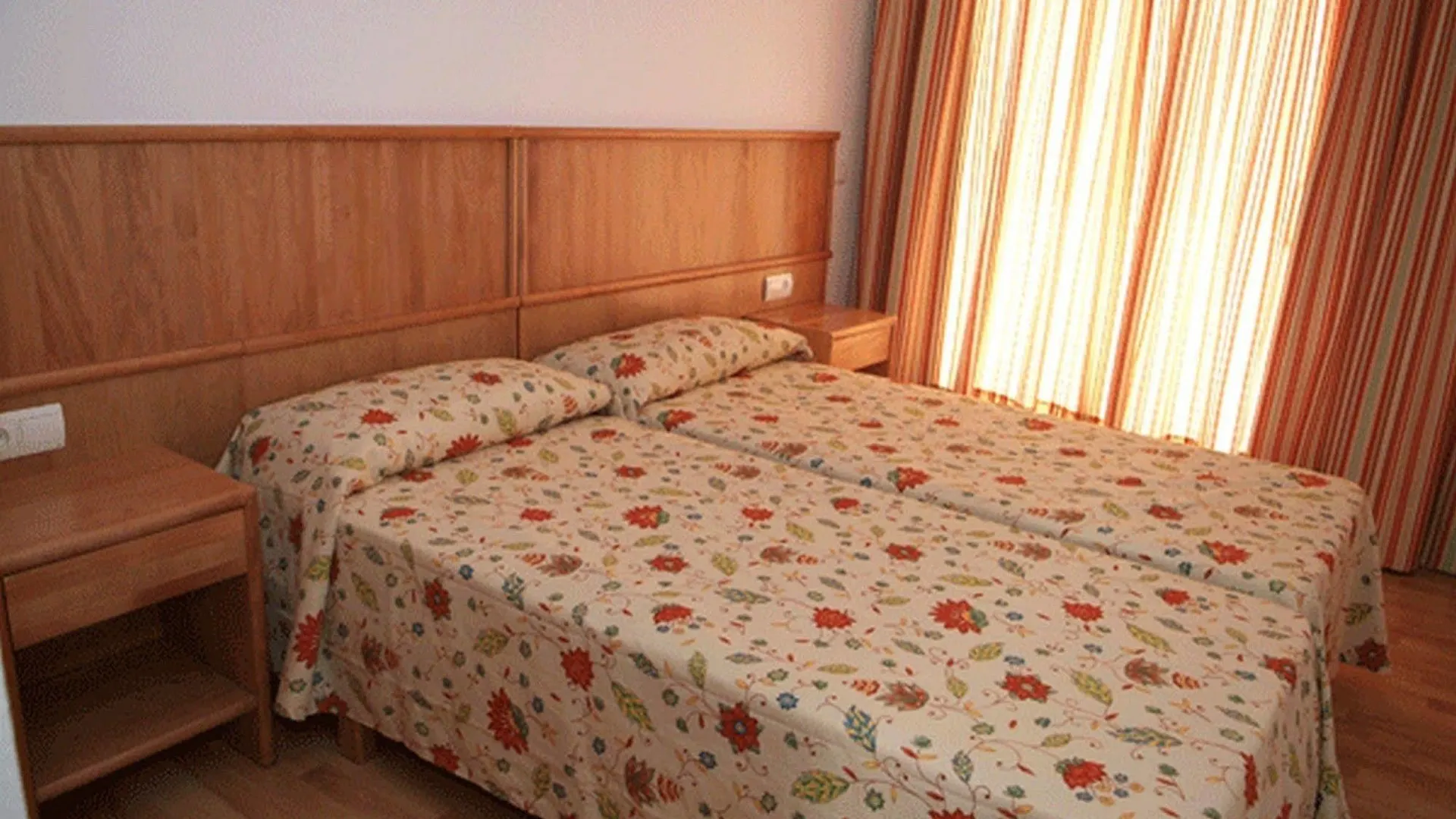 Bon Sol Apartamentos レスタルティット 0*,